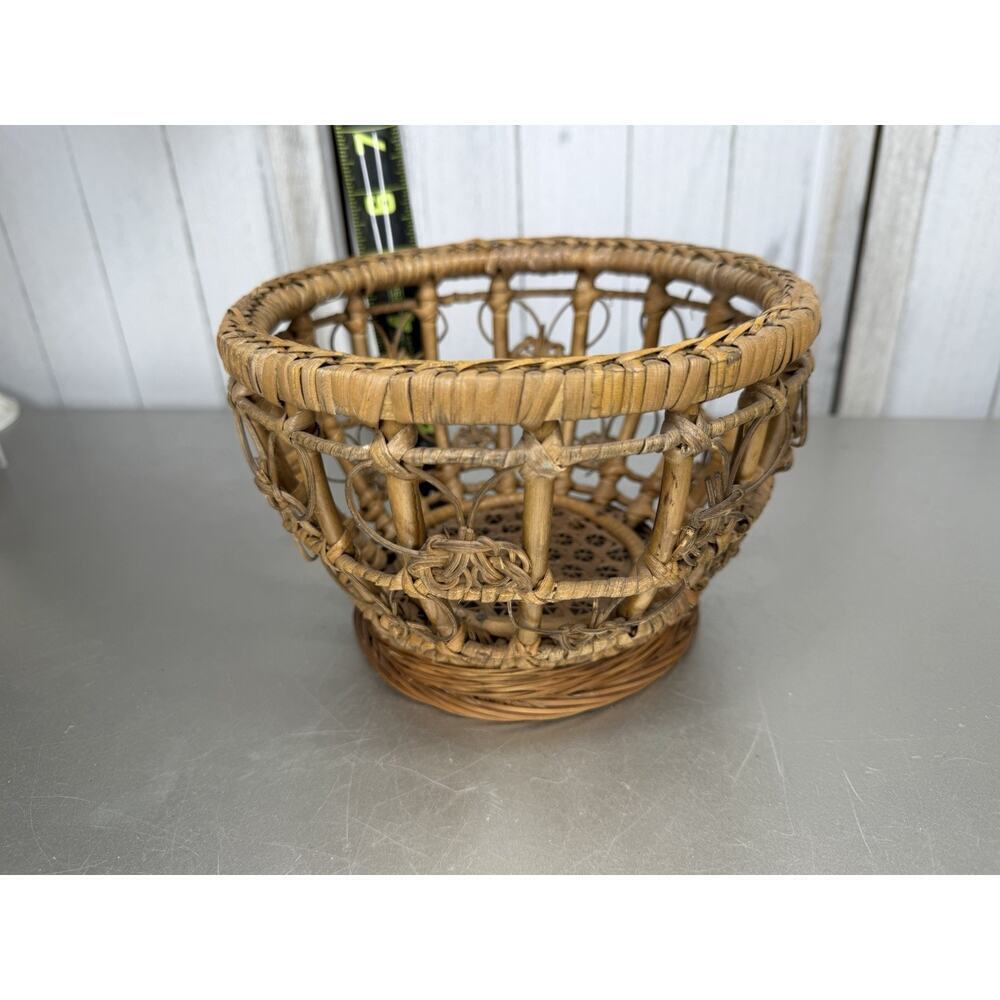 Vintage Basket Wicker Rattan Woven Floral Intricate Primitive Small - Picture 6 of 7